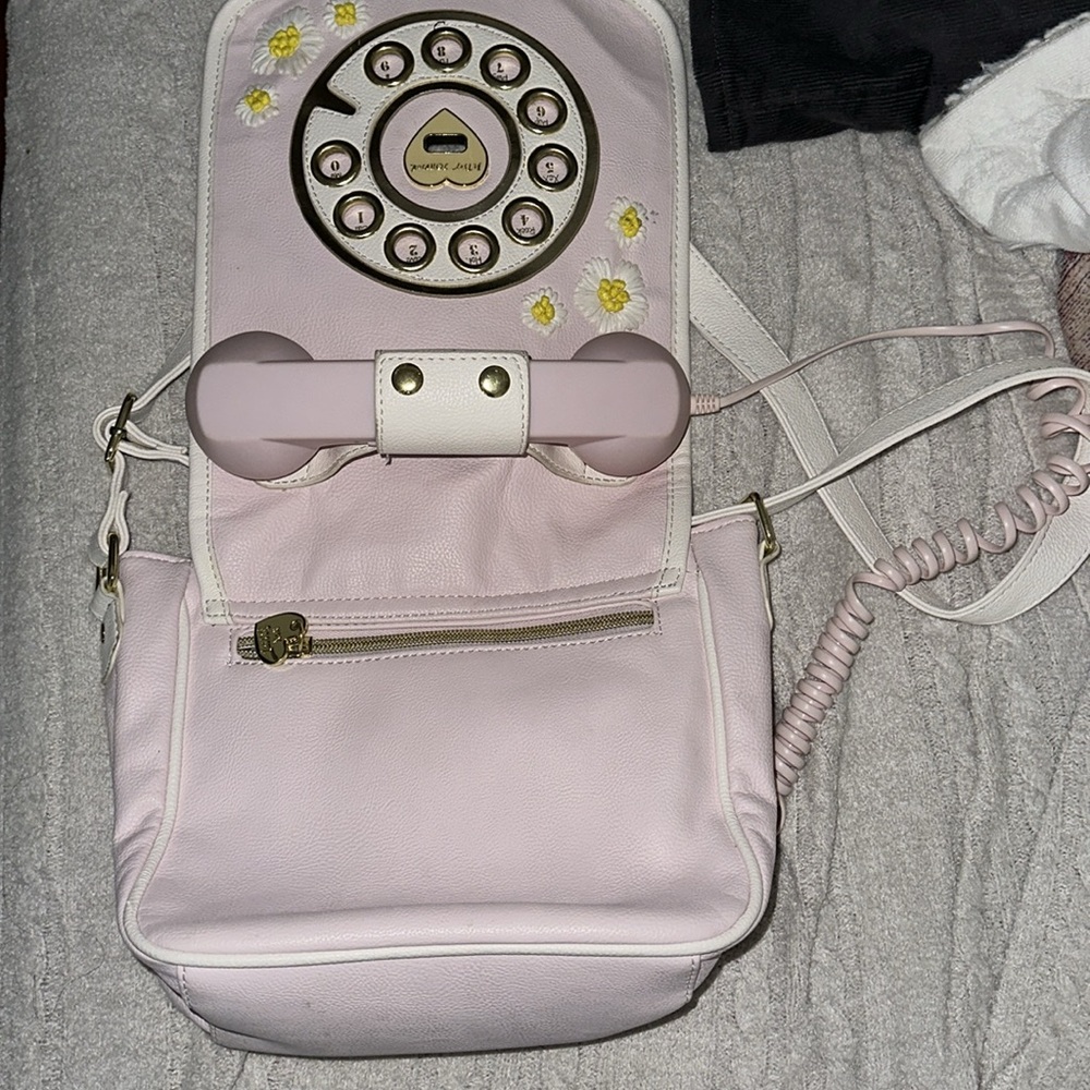 Betsey Johnson telephone bag pink daisies - Picture 7 of 7
